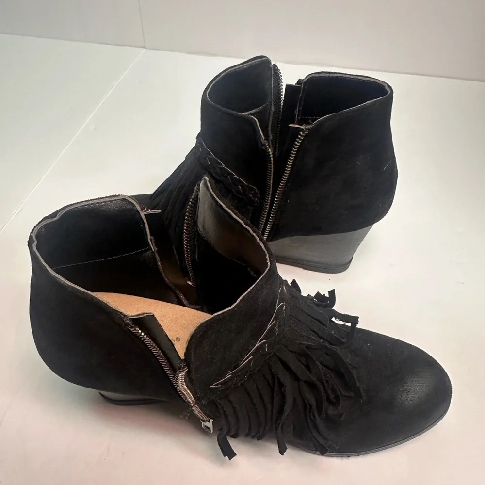 Pierre Dumas Black Fringe Ankle Booties size 10